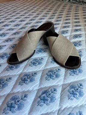 Donald J Pliner -Bunni. Slide